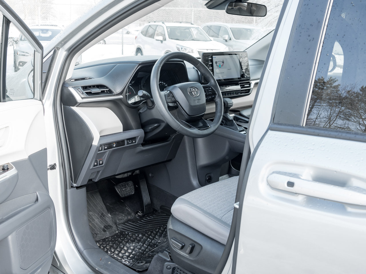 Toyota Sienna LE 8-Passenger FWD  LOW KM FINANCE AS LOW AS 6.29% 2024-6