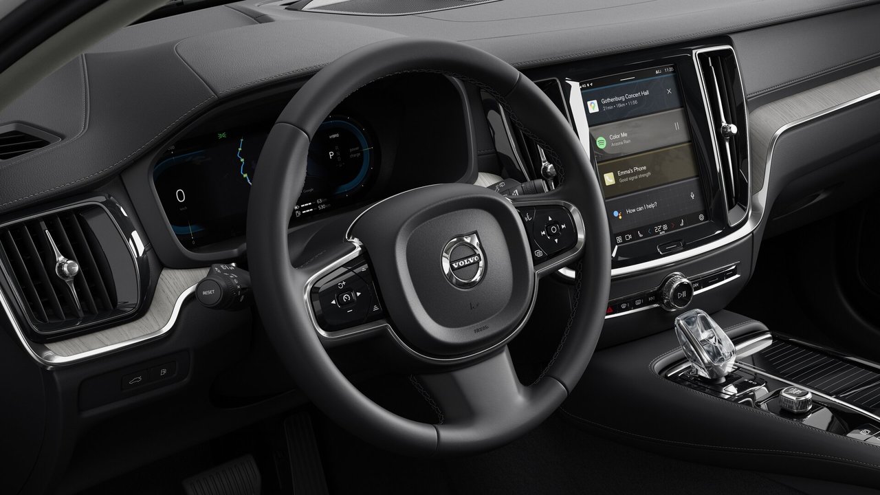 2025 Volvo S60 Plug-In Hybrid T8 AWD Ultra Dark Theme-11