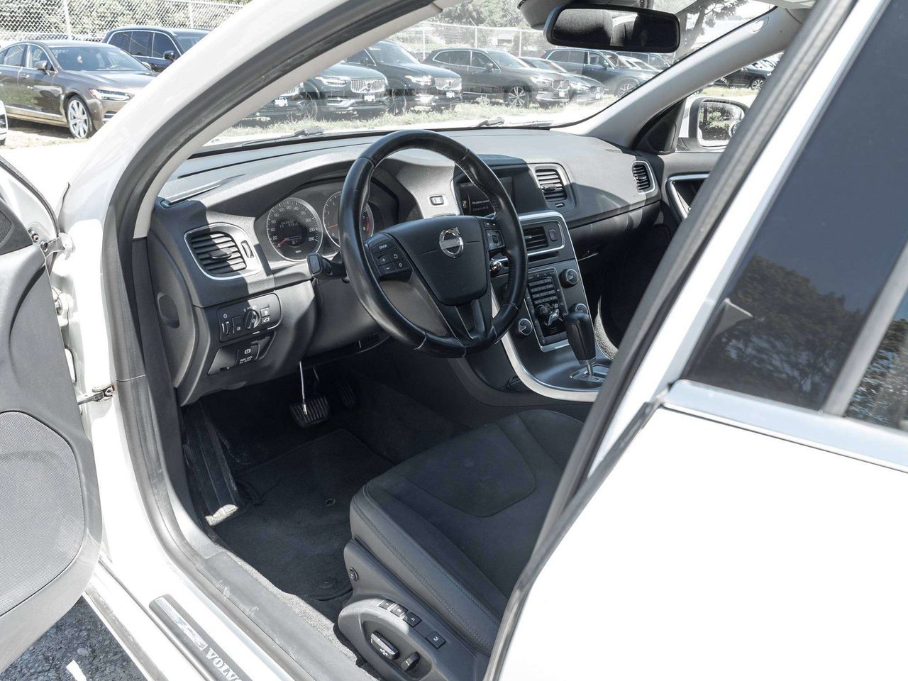 Volvo S60 T5  TRADE IN  AS TRADED  AS IS 2012-6