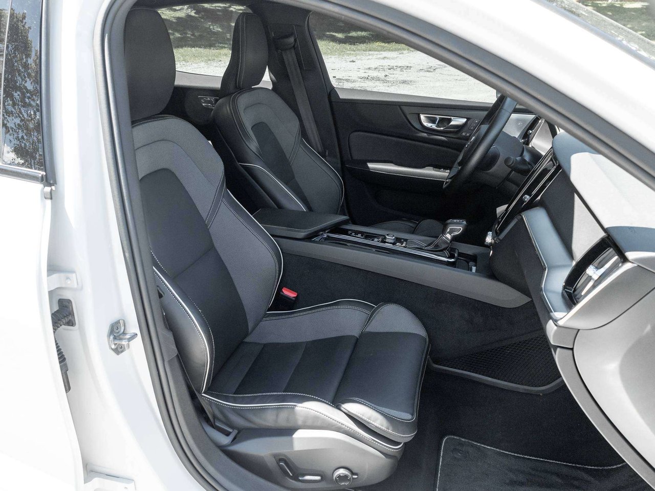 2021 Volvo S60 R-Design-25