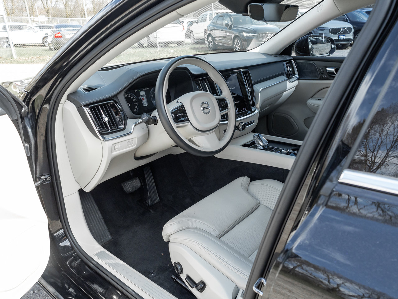 2022 Volvo S60 B5 AWD INSCRIPTION  MASSAGE SEATS  HUD  CPO-6