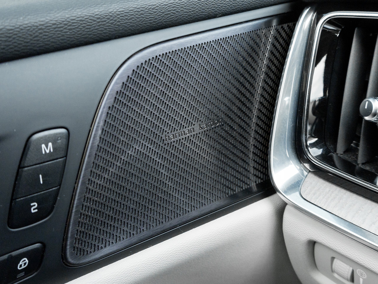 2022 Volvo S60 B5 AWD INSCRIPTION  MASSAGE SEATS  HUD  CPO-15