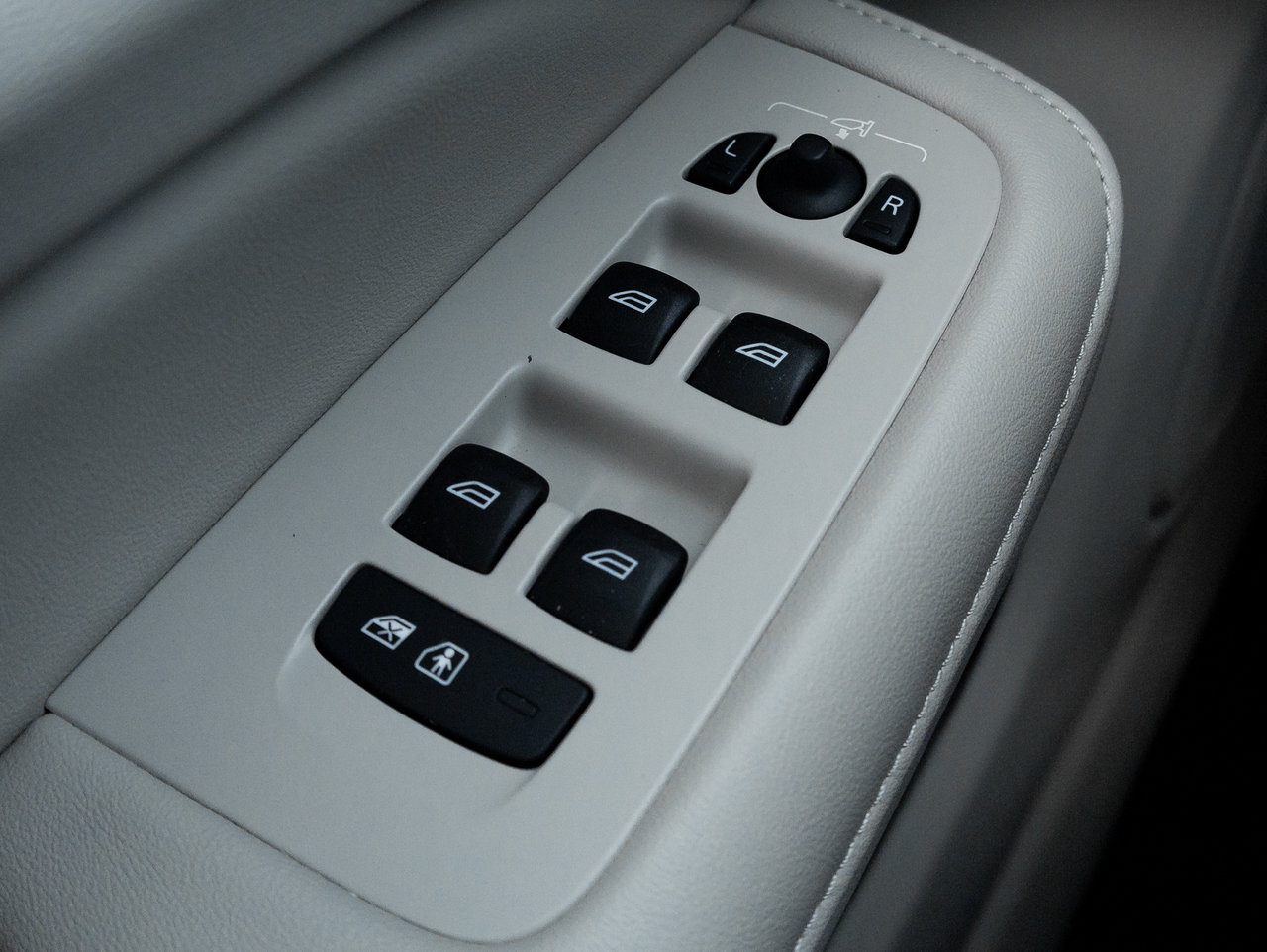 2022 Volvo S60 B5 AWD INSCRIPTION  MASSAGE SEATS  HUD  CPO-13