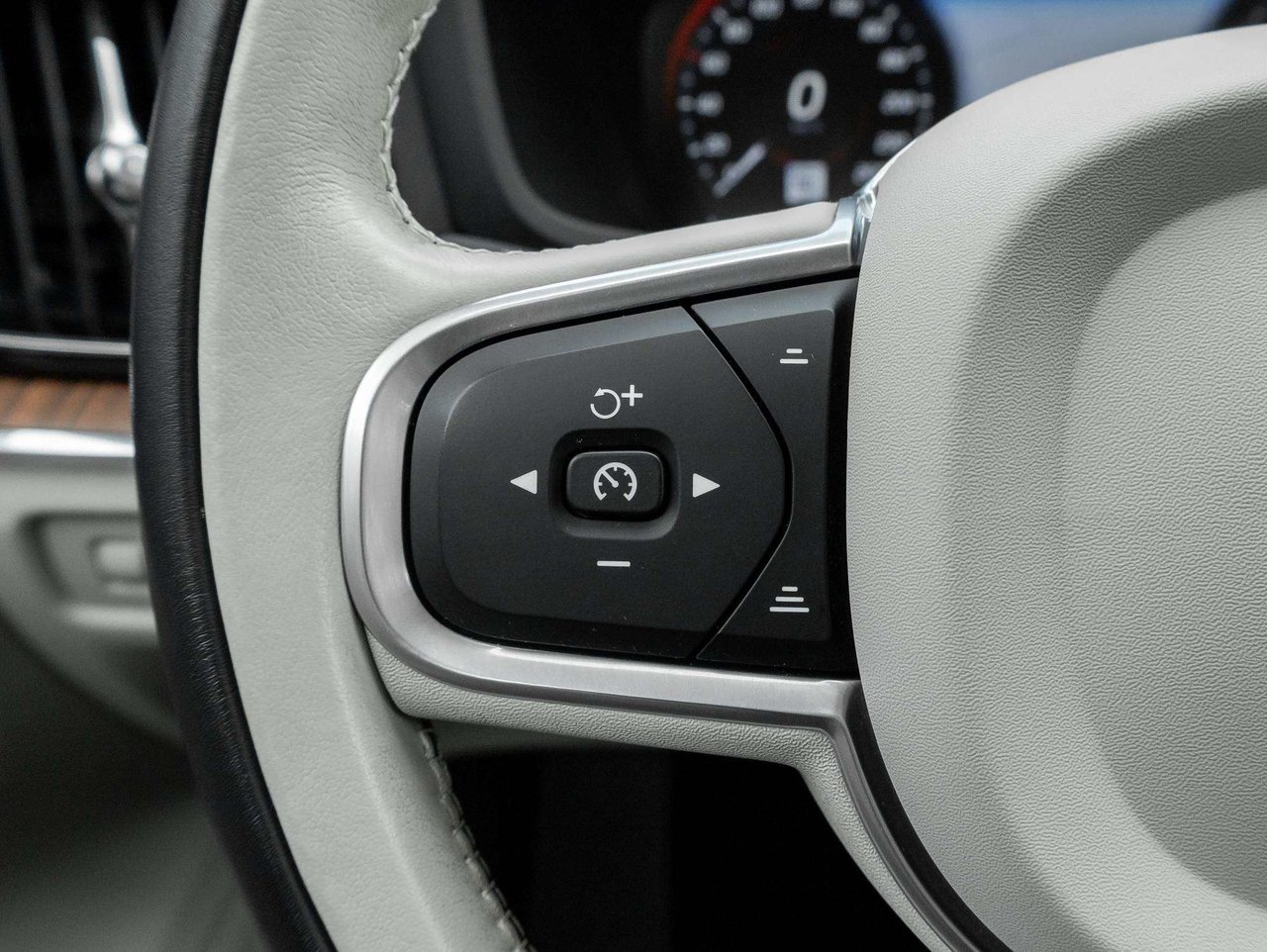 Volvo S60 Momentum 2022-9