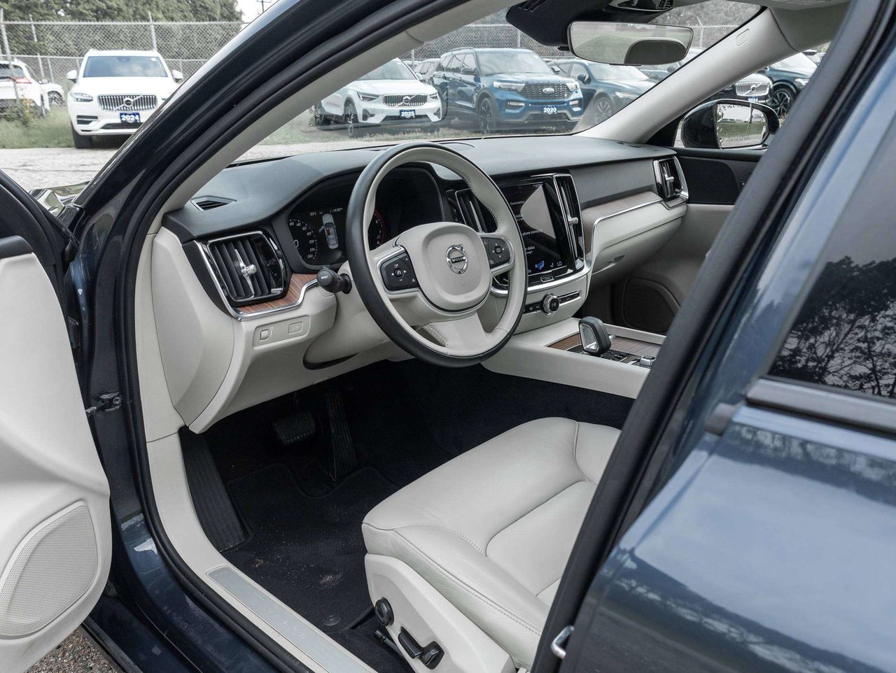 Volvo S60 Momentum 2022-6