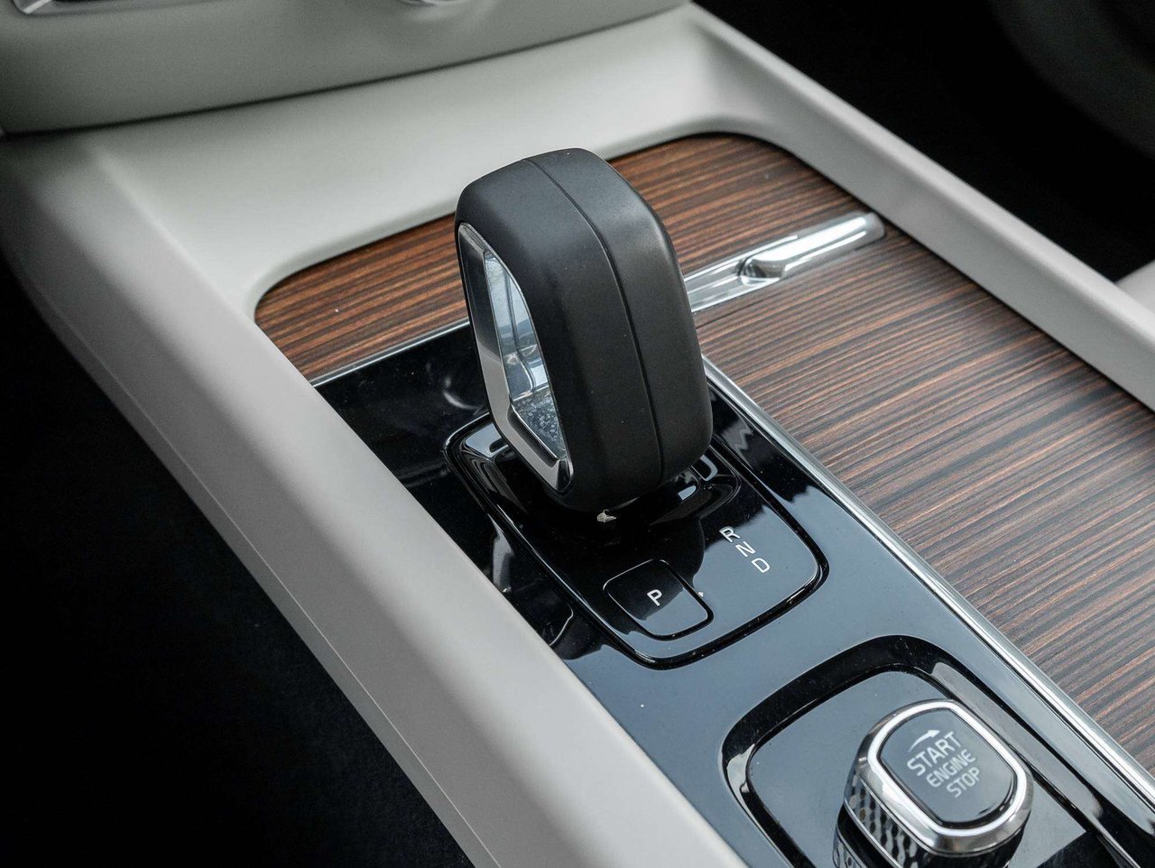 Volvo S60 Momentum 2022-14
