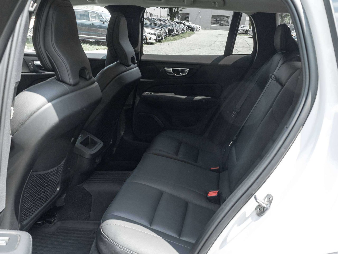 Volvo V60 Cross Country OFF LEASE  ONE OWNER  WELL EQUIPPED  VOLVO CPO 2022-23