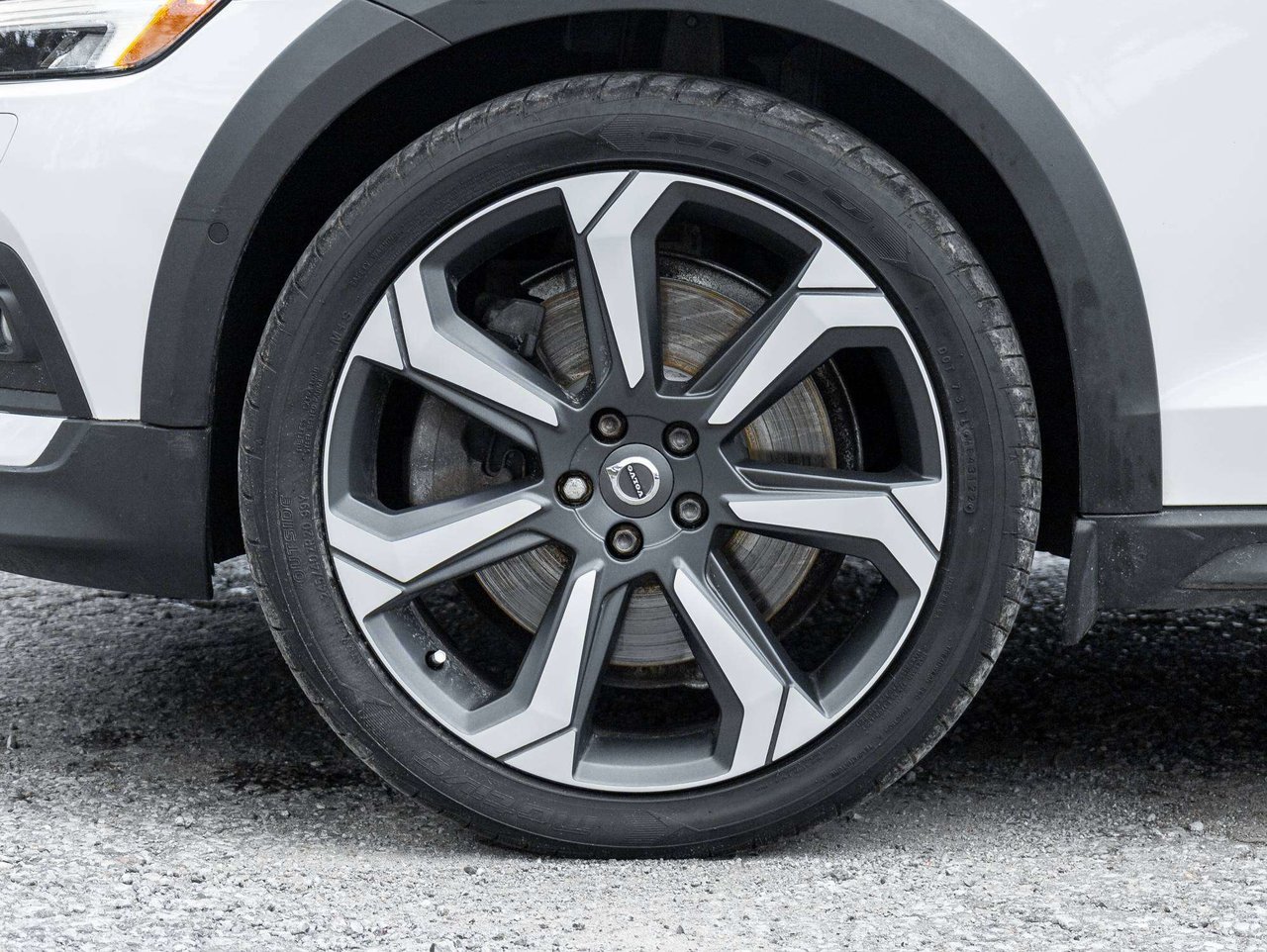 Volvo V60 Cross Country OFF LEASE  ONE OWNER  WELL EQUIPPED  VOLVO CPO 2022-3