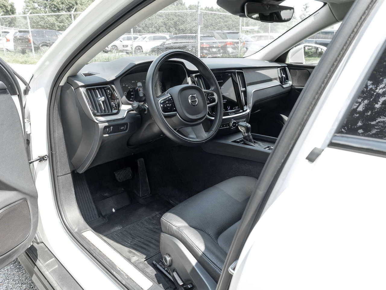 Volvo V60 Cross Country OFF LEASE  ONE OWNER  WELL EQUIPPED  VOLVO CPO 2022-6