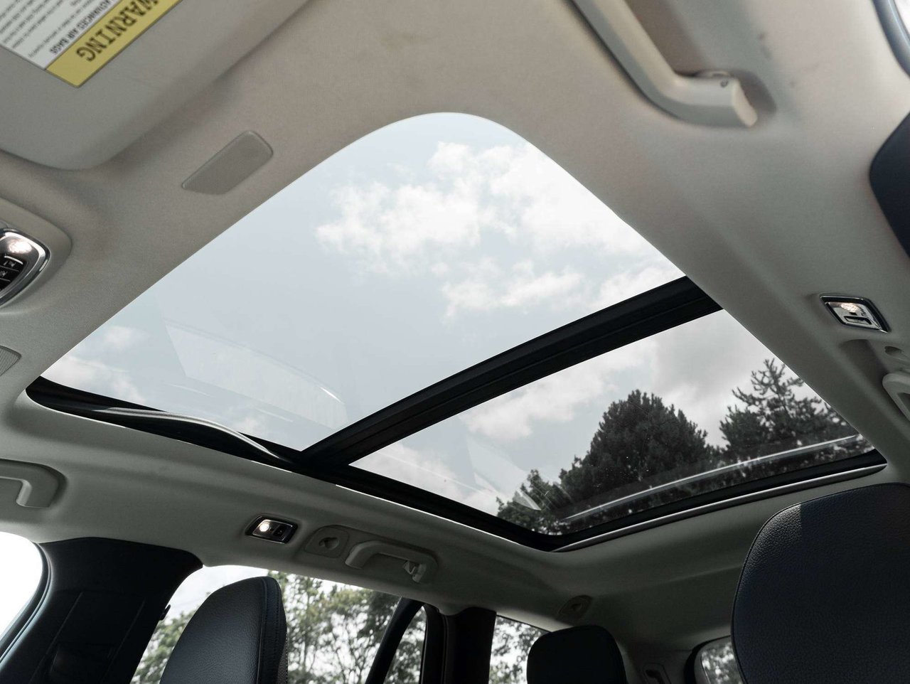 Volvo V60 Cross Country OFF LEASE  ONE OWNER  WELL EQUIPPED  VOLVO CPO 2022-19