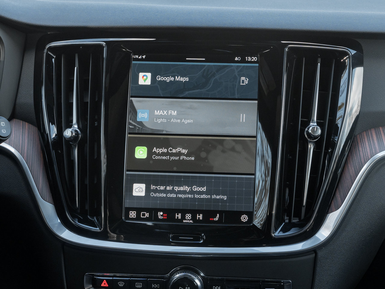 Volvo V60 Cross Country B5 AWD Plus  CPO RATE fr 3.49%*  STATION WAGON 2025-24