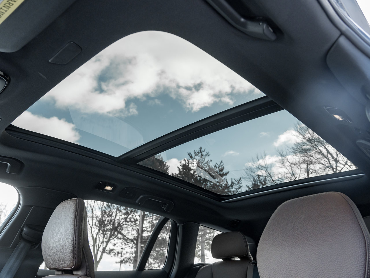 Volvo V60 Cross Country B5 AWD Plus  CPO RATE fr 3.49%*  STATION WAGON 2025-19