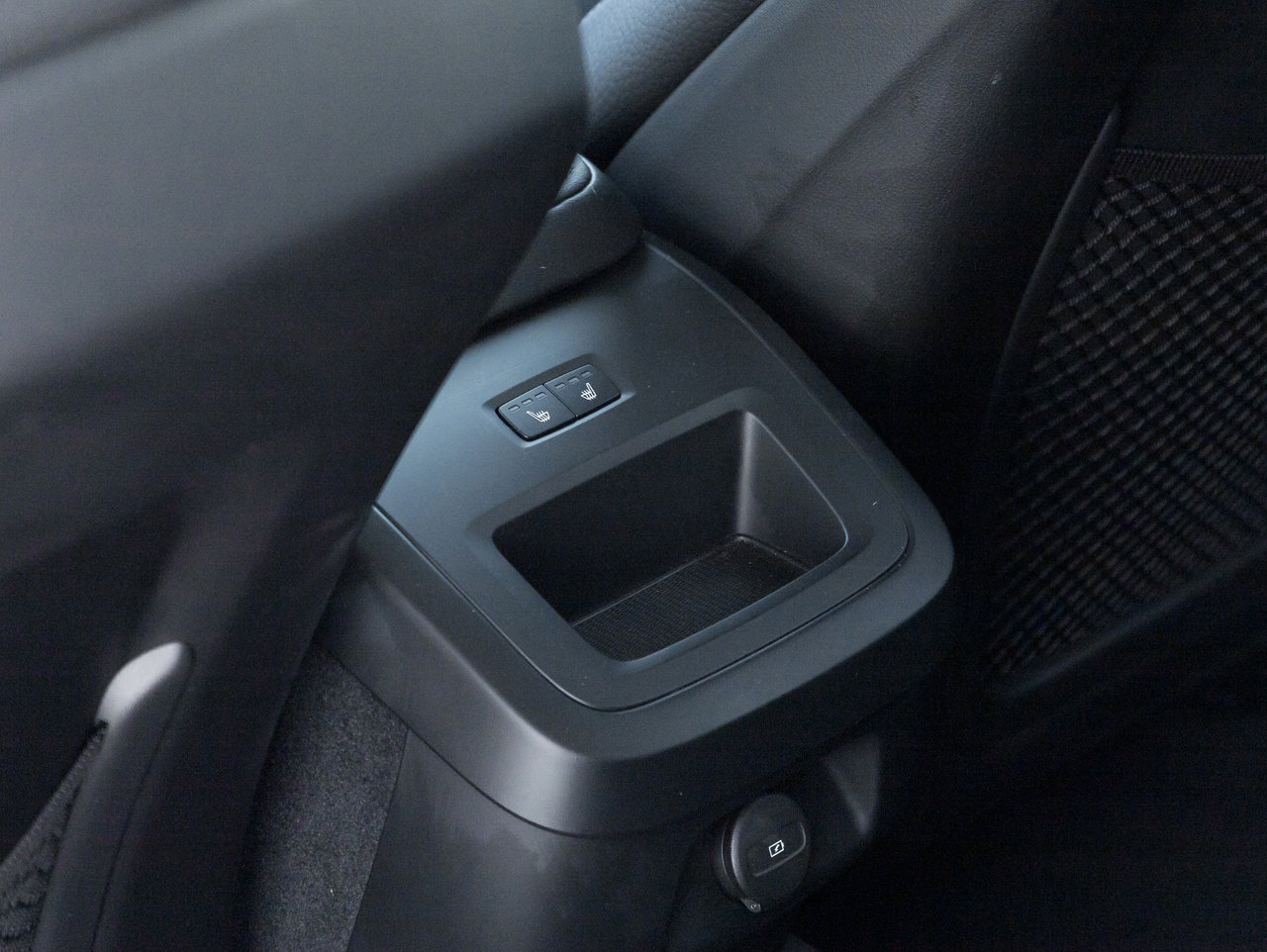 Volvo V60 Cross Country B5 AWD PLUS  ISD 5th Aug 2025  CPO RATE FROM 3.49% 2025-23