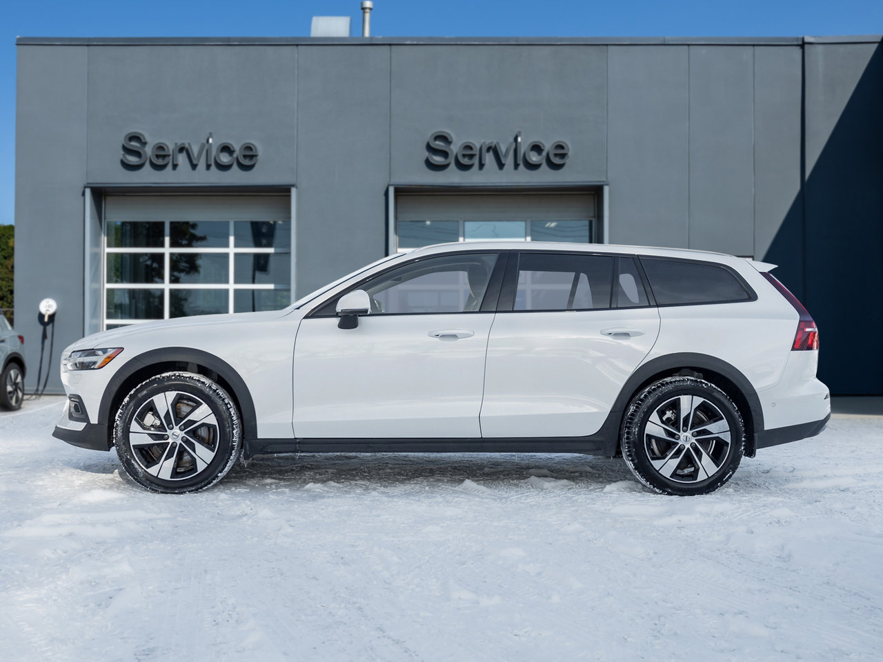 Volvo V60 Cross Country B5 AWD PLUS  ISD 5th Aug 2025  CPO RATE FROM 3.49% 2025-2