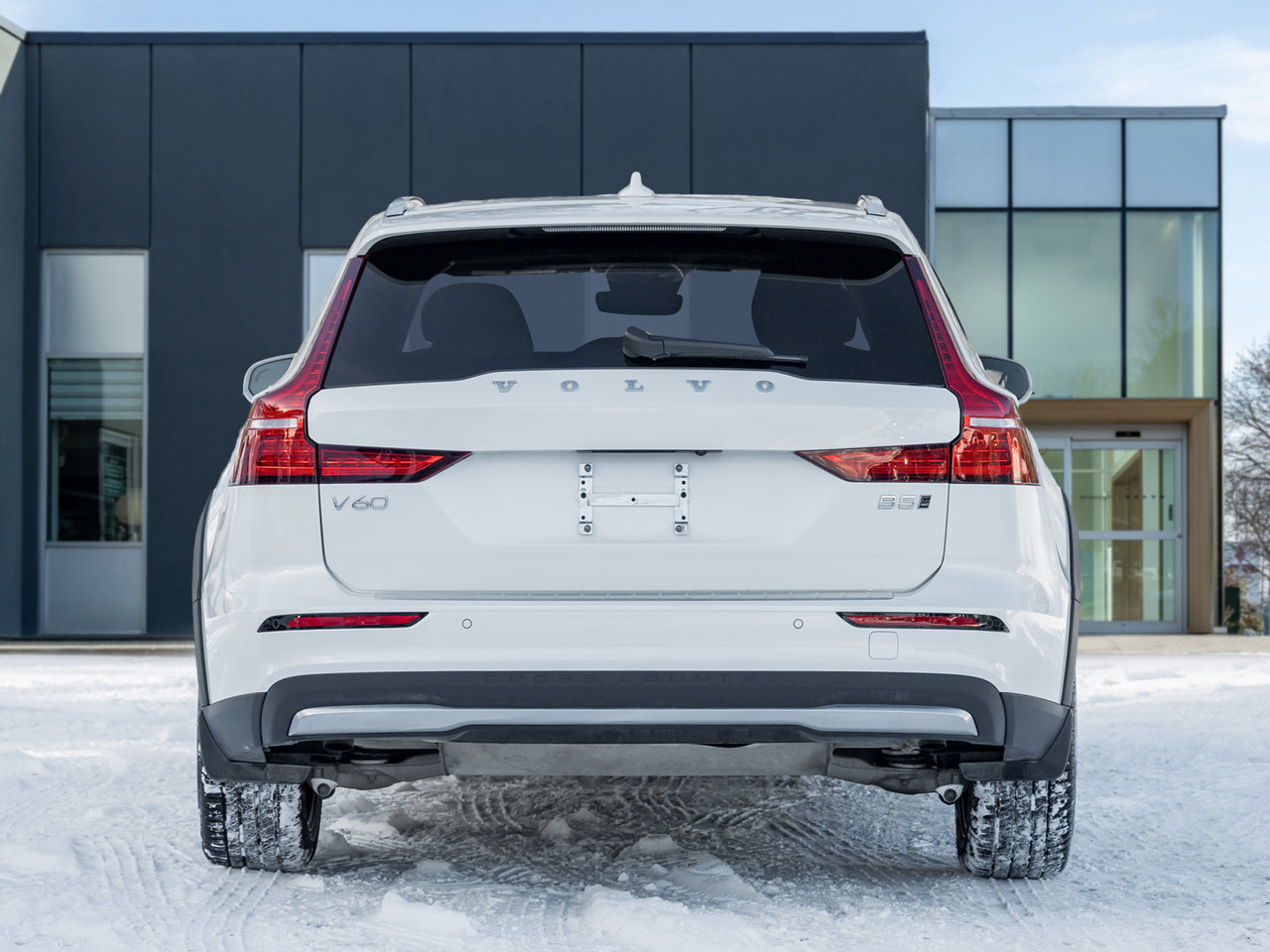 Volvo V60 Cross Country B5 AWD PLUS  ISD 5th Aug 2025  CPO RATE FROM 3.49% 2025-5