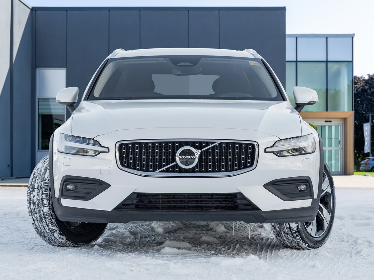 Volvo V60 Cross Country B5 AWD PLUS  ISD 5th Aug 2025  CPO RATE FROM 3.49% 2025-1