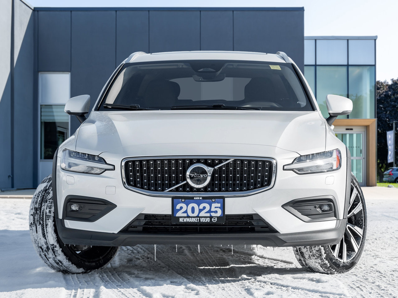 2025 Volvo V60 Cross Country B5 AWD PLUS  19 ALLOY WHEELS  CLIMATE PACK  CPO-1