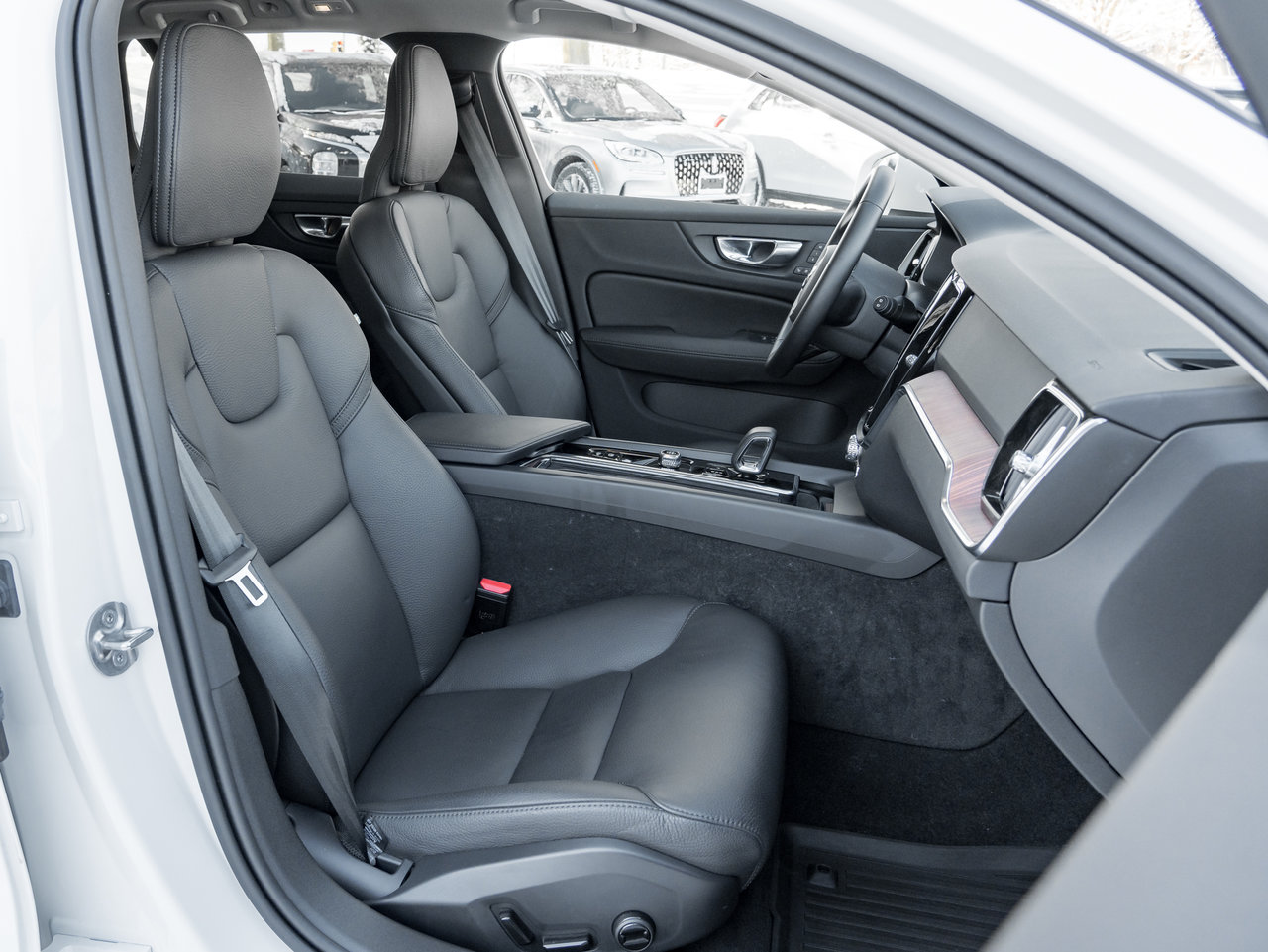 2025 Volvo V60 Cross Country B5 AWD PLUS  19 ALLOY WHEELS  CLIMATE PACK  CPO-20