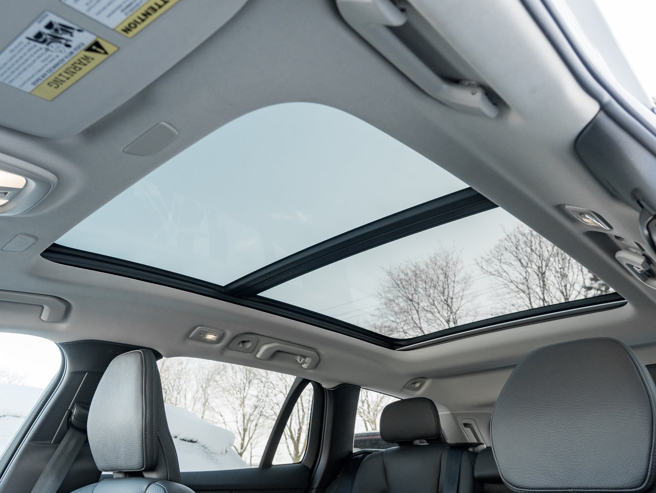 2025 Volvo V60 Cross Country B5 AWD PLUS  19 ALLOY WHEELS  CLIMATE PACK  CPO-19