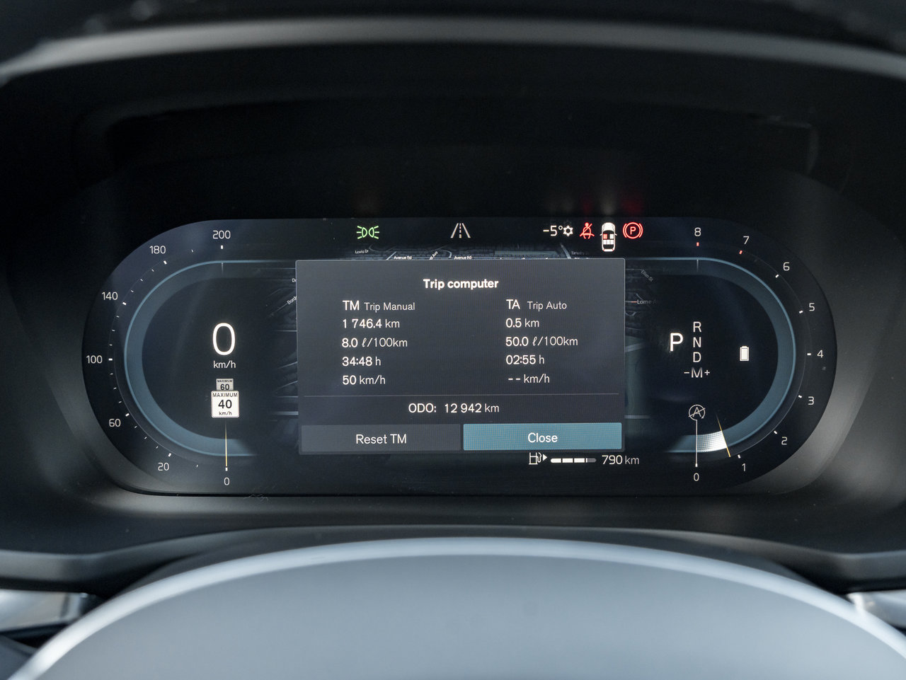 2025 Volvo V60 Cross Country B5 AWD PLUS  19 ALLOY WHEELS  CLIMATE PACK  CPO-8