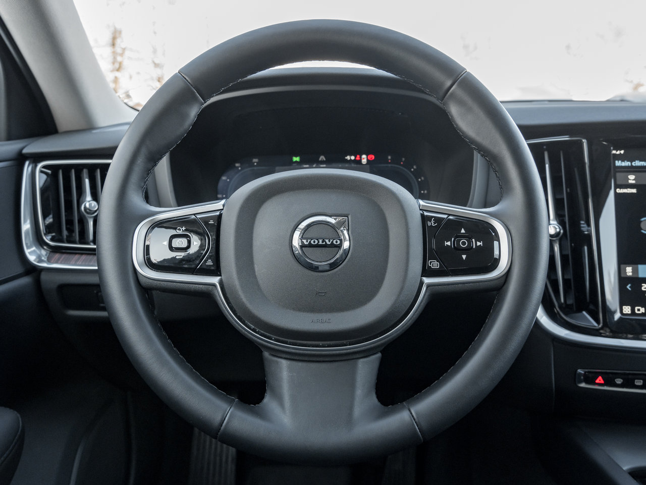 2025 Volvo V60 Cross Country B5 AWD PLUS  19 ALLOY WHEELS  CLIMATE PACK  CPO-7