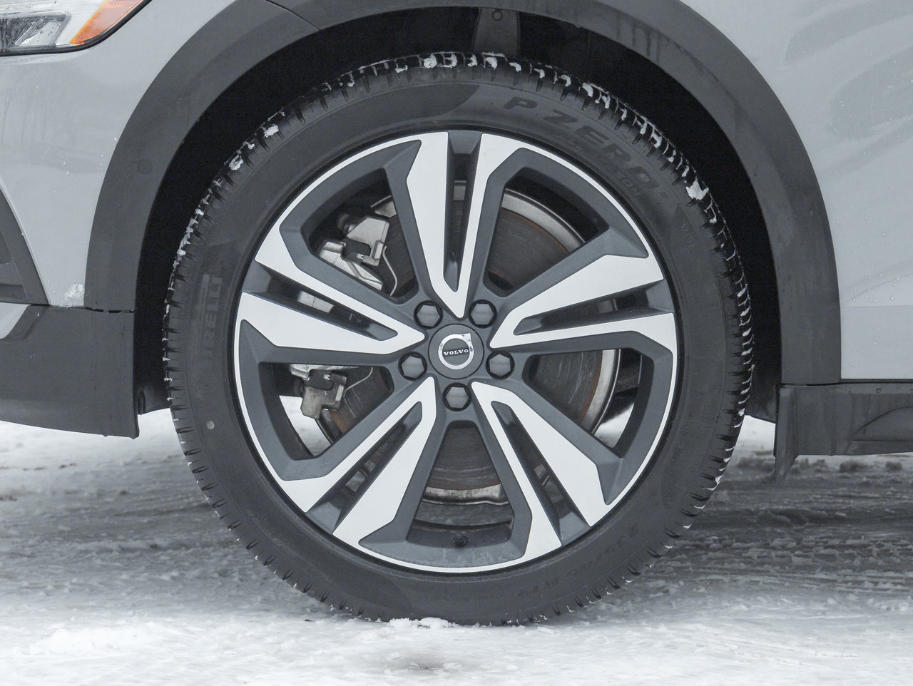 2025 Volvo V60 Cross Country B5 AWD Plus  19 ALLOY WHEELS  LOW KM  CPO-3