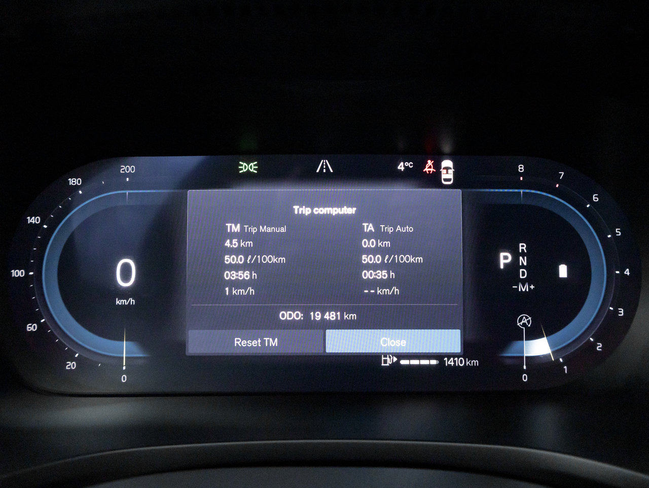 2025 Volvo V60 Cross Country B5 AWD Plus  19 ALLOY WHEELS  LOW KM  CPO-9