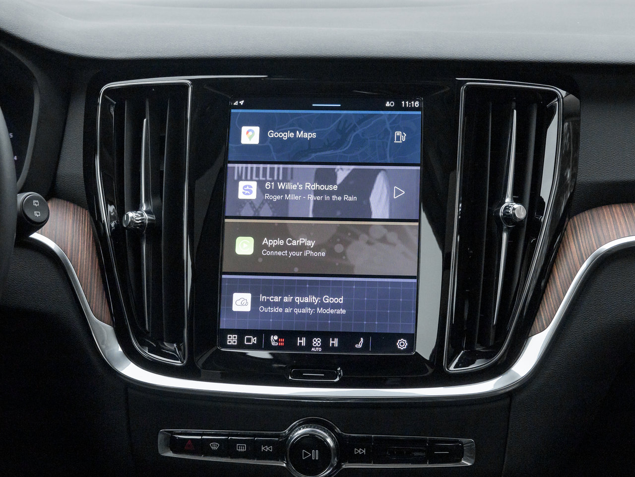 2025 Volvo V60 Cross Country B5 AWD Plus  19 ALLOY WHEELS  LOW KM  CPO-23