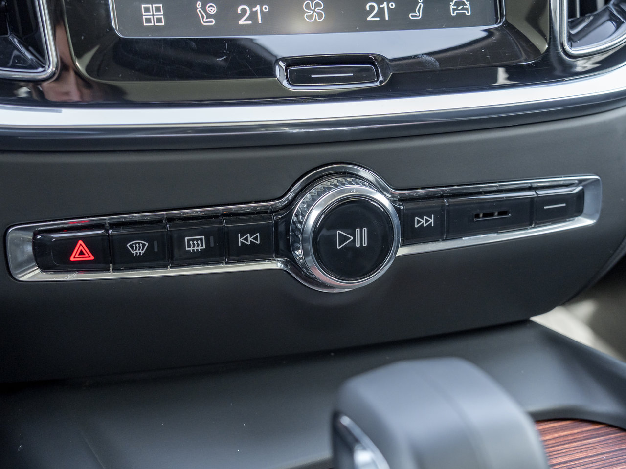 Volvo V60 Cross Country B5 AWD Core  LOW KM  NEARLY NEW  VOLVO CPO 2025-15