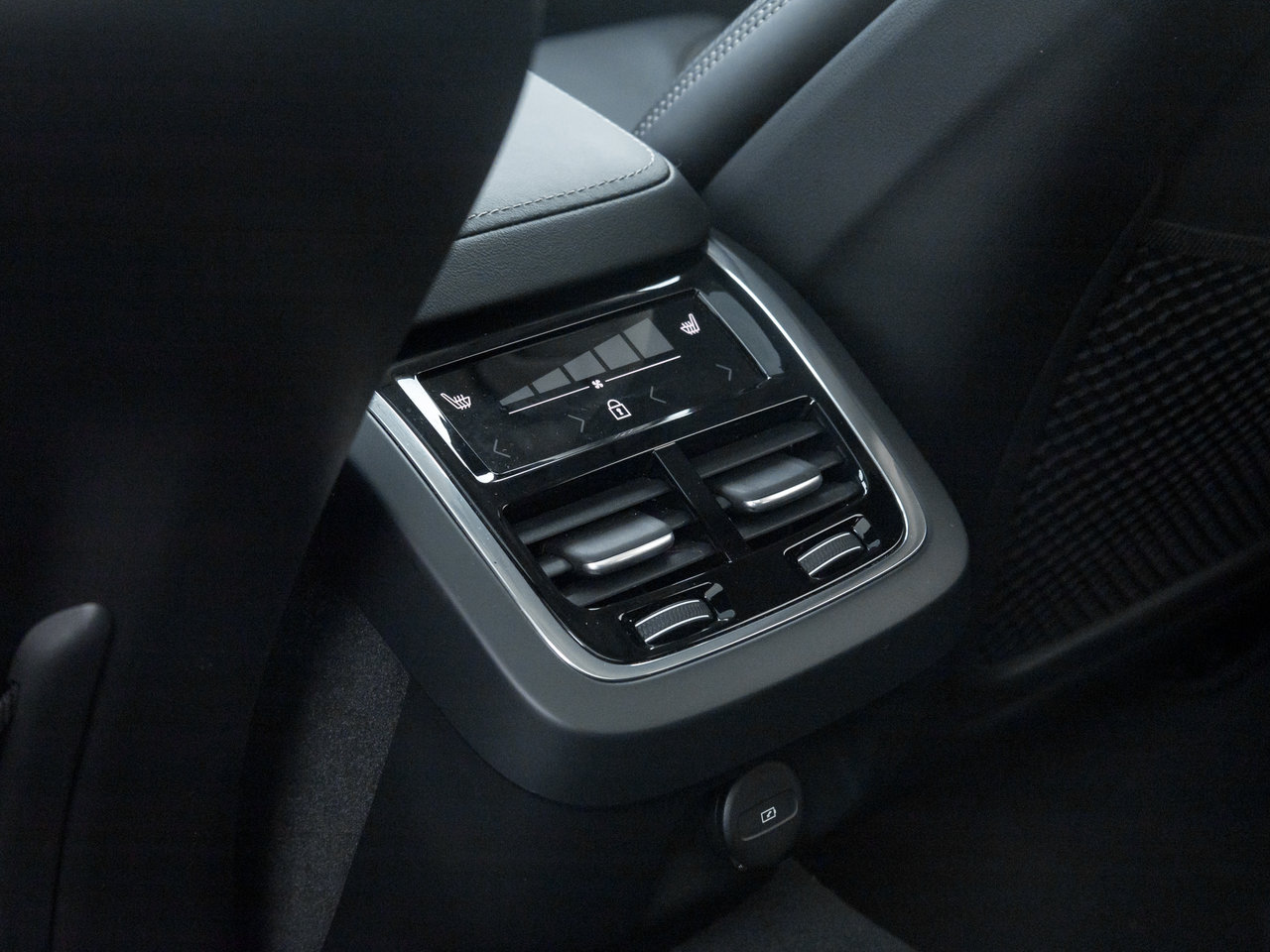 2026 Volvo V60 Cross Country B5 AWD Ultra  NEARLY NEW  VOLVO CPO-21