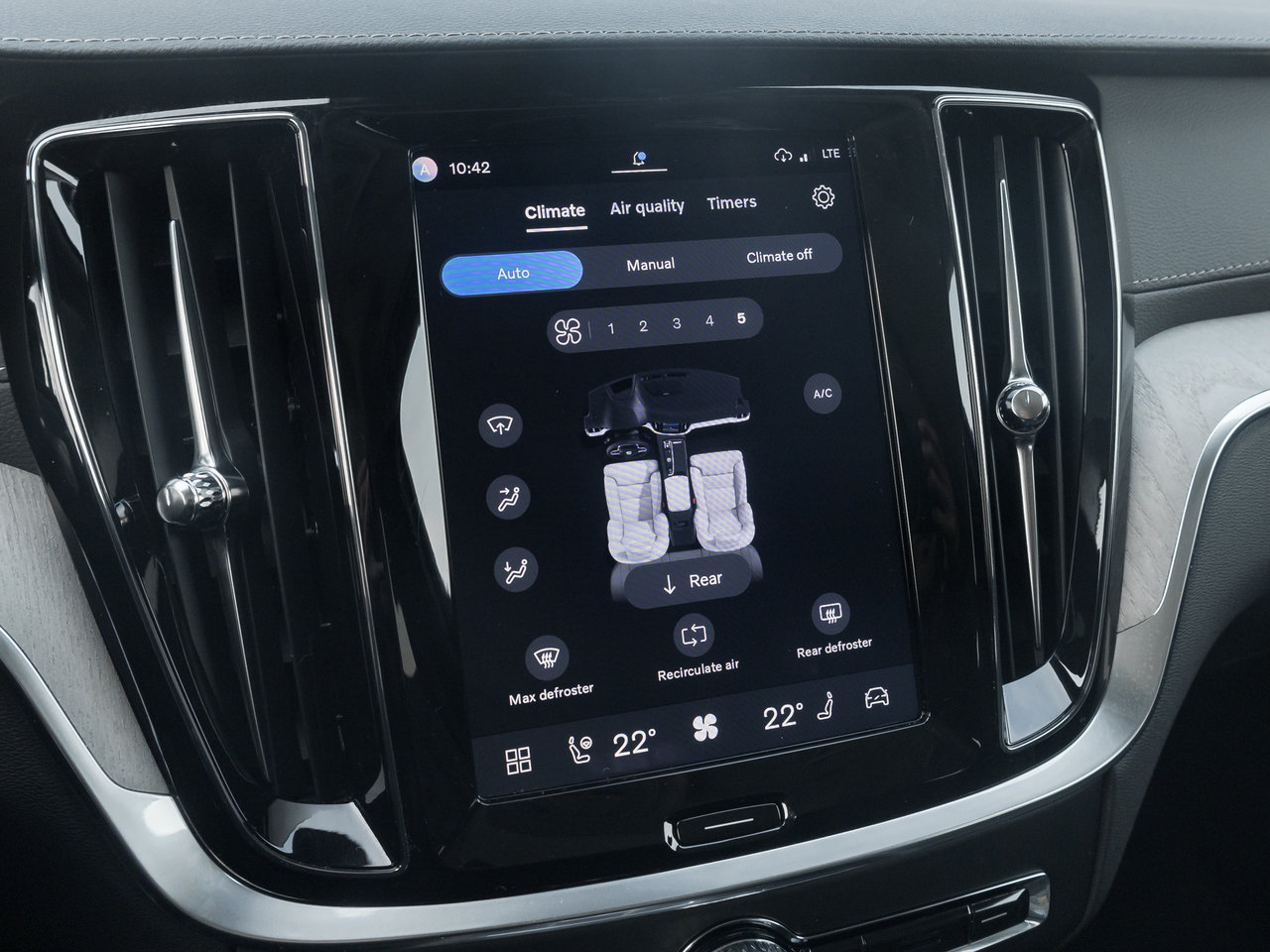 2026 Volvo V60 Cross Country B5 AWD Ultra  NEARLY NEW  VOLVO CPO-17