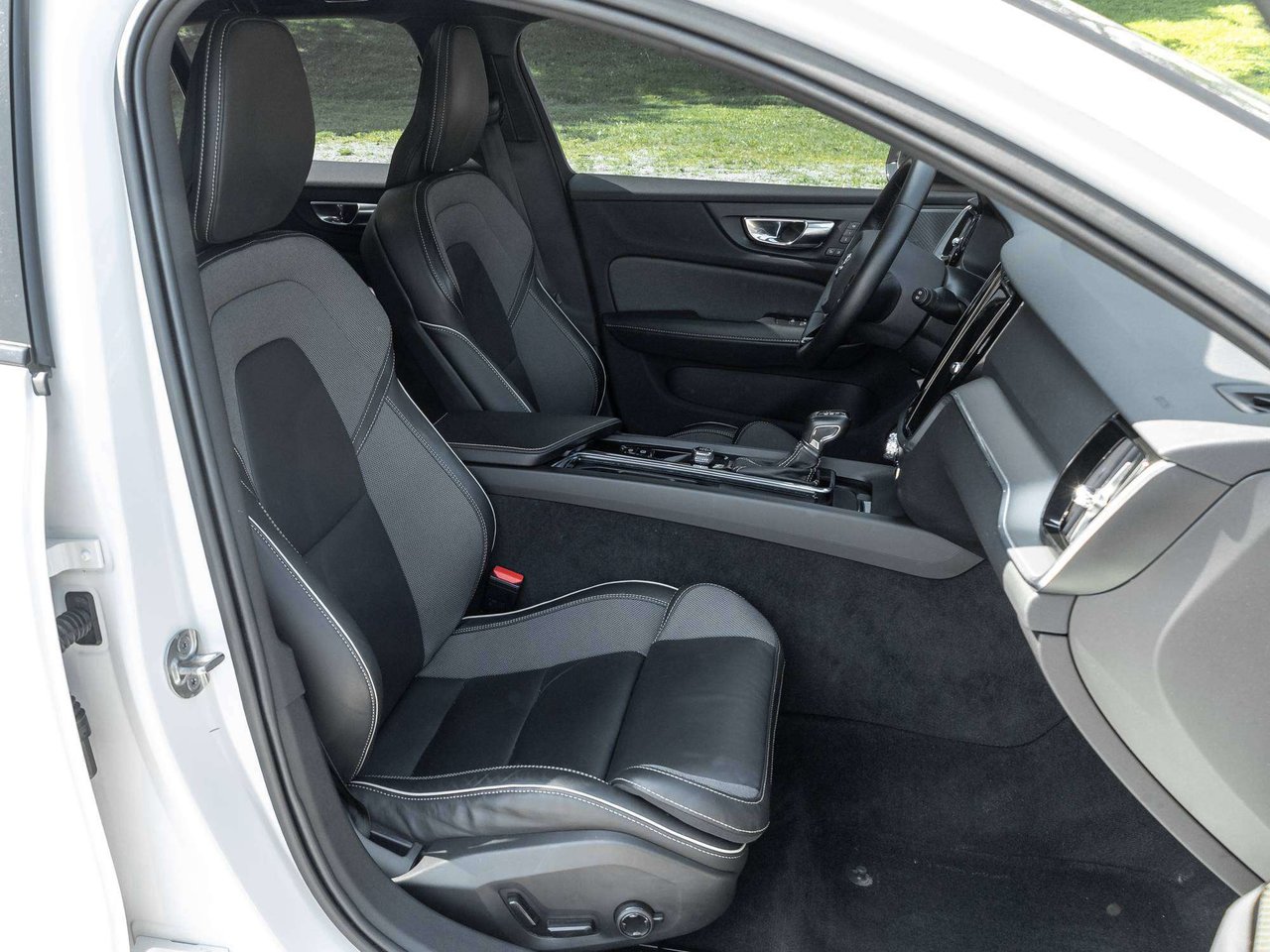 2022 Volvo V60 R-Design  OFF LEASE  POLESTAR   CPO RATE fr 3.49%*-23