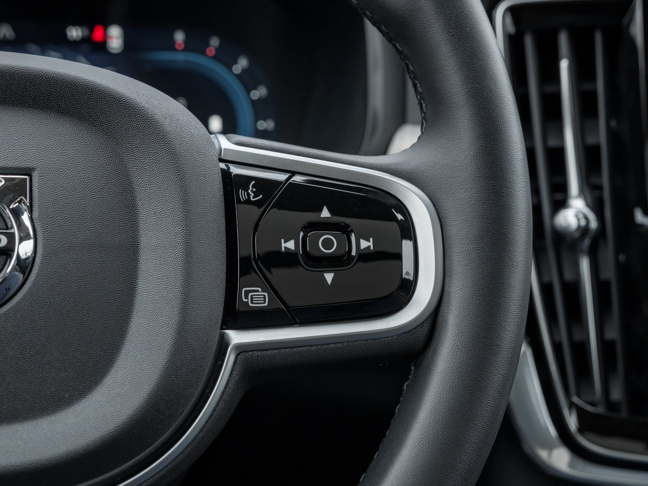 Volvo V90 Cross Country B6 AWD Plus  19 ALLOY WHEELS  VOLVO CPO  S WAGON 2025-9