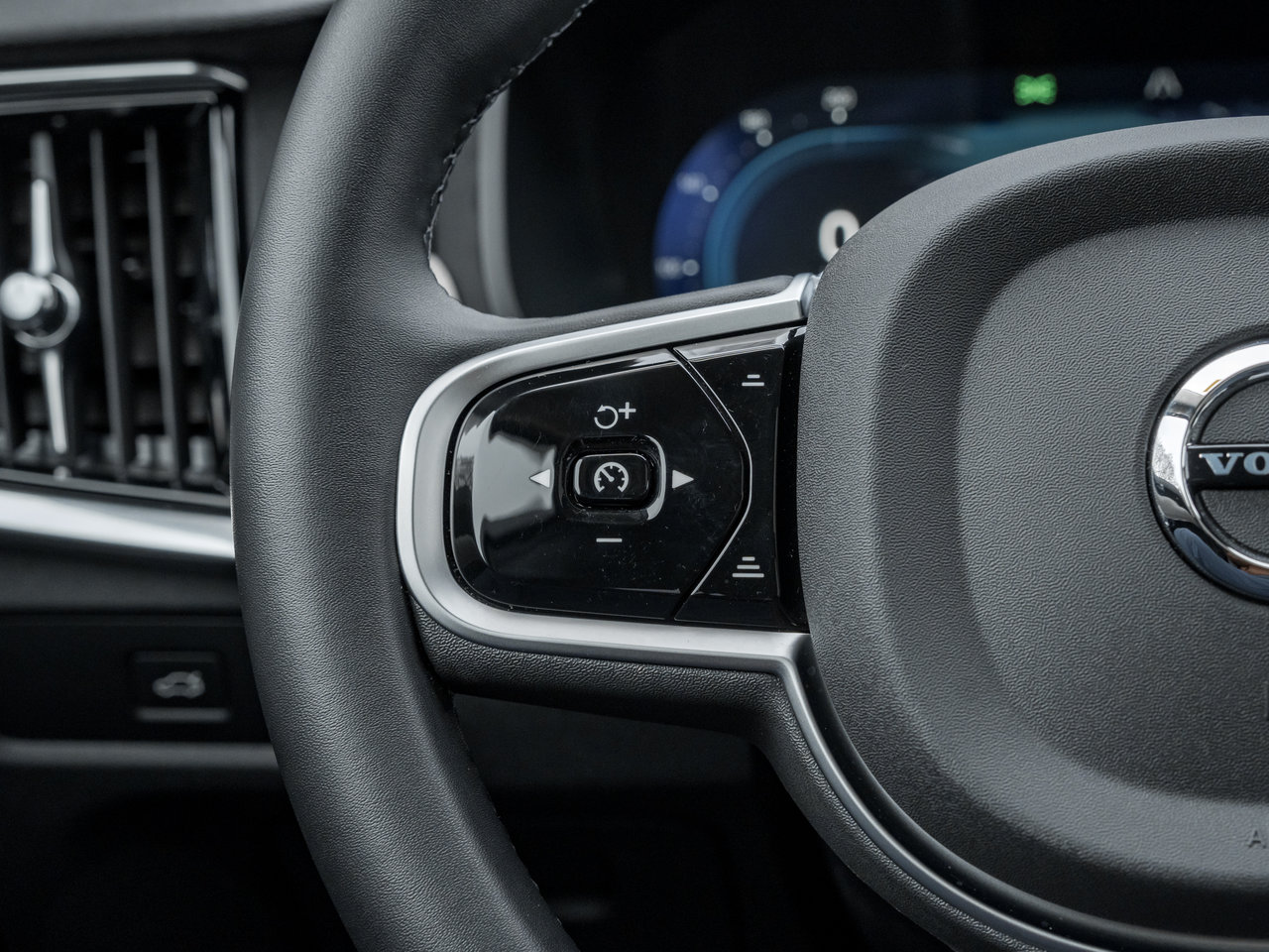 Volvo V90 Cross Country B6 AWD Plus  19 ALLOY WHEELS  VOLVO CPO  S WAGON 2025-8