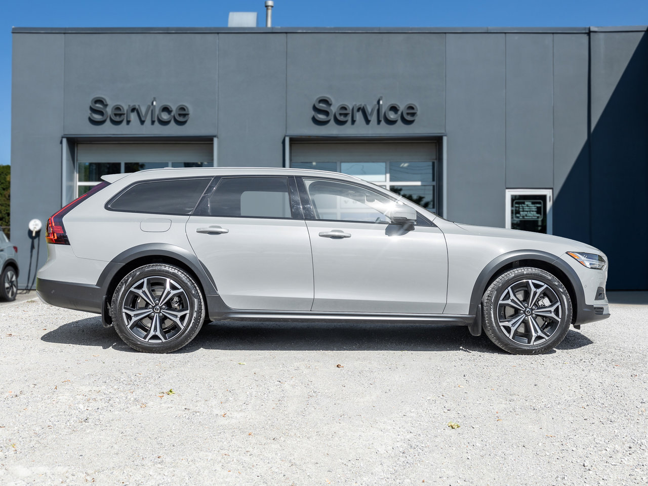 2025 Volvo V90 Cross Country B6 AWD PLUS  19 ALLOY WHEELS  CPO RATE fr 3.49%*-4