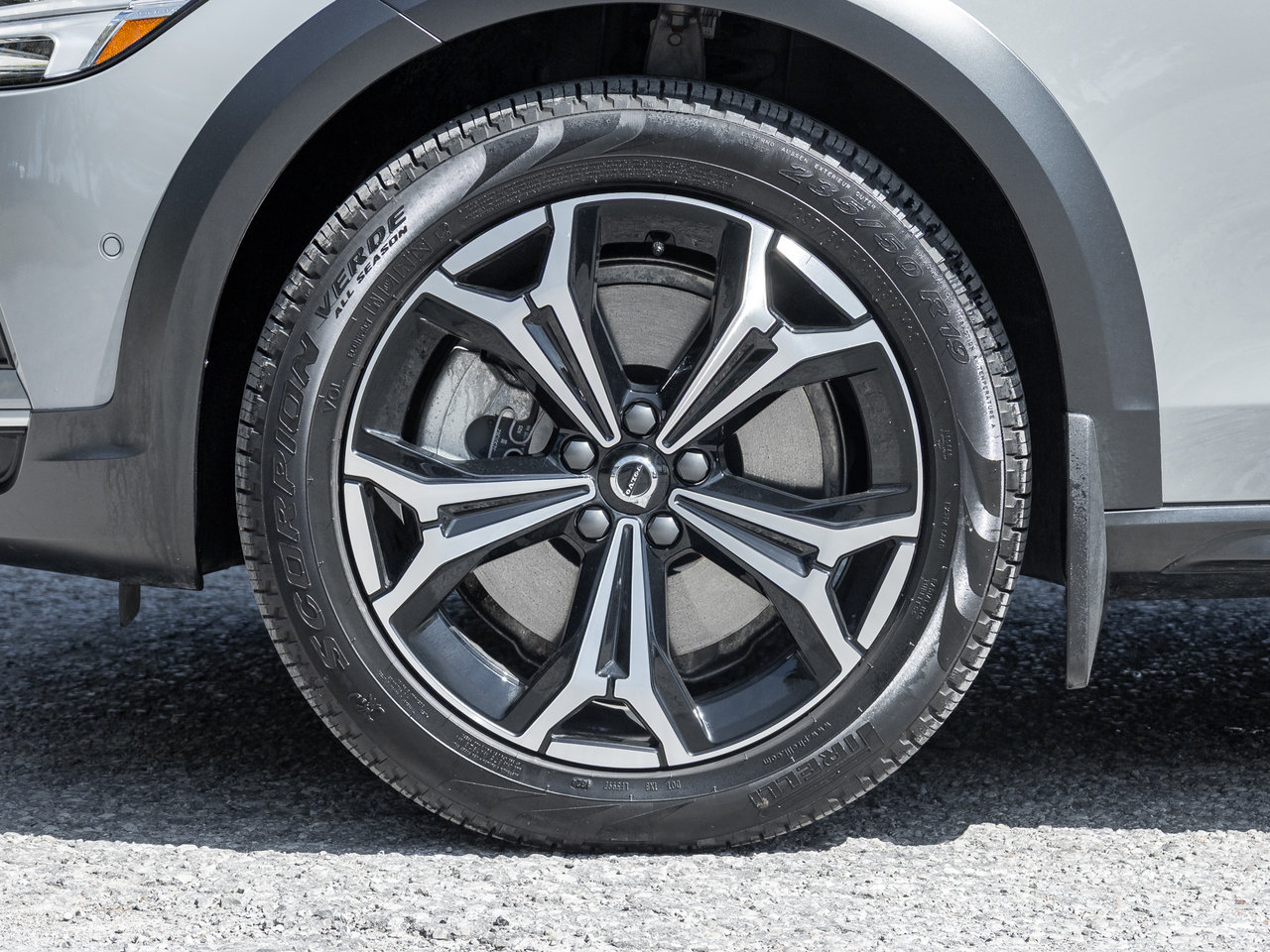 2025 Volvo V90 Cross Country B6 AWD PLUS  19 ALLOY WHEELS  CPO RATE fr 3.49%*-3