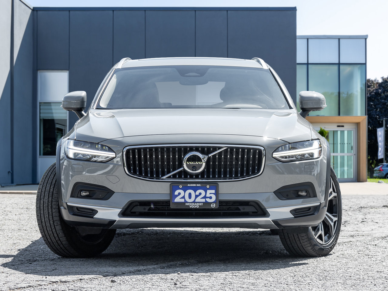 2025 Volvo V90 Cross Country B6 AWD PLUS  19 ALLOY WHEELS  CPO RATE fr 3.49%*-1