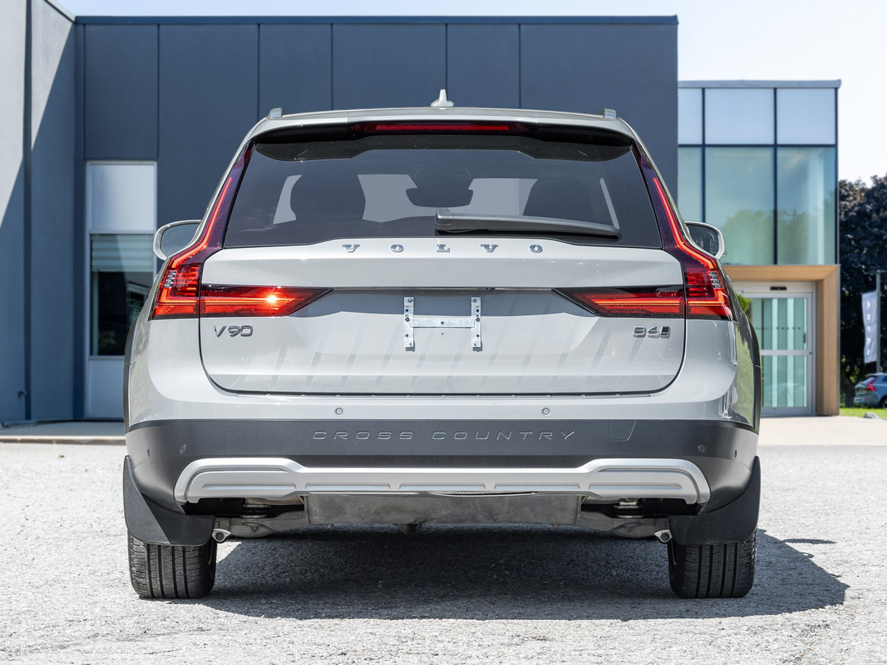 2025 Volvo V90 Cross Country B6 AWD PLUS  19 ALLOY WHEELS  CPO RATE fr 3.49%*-5
