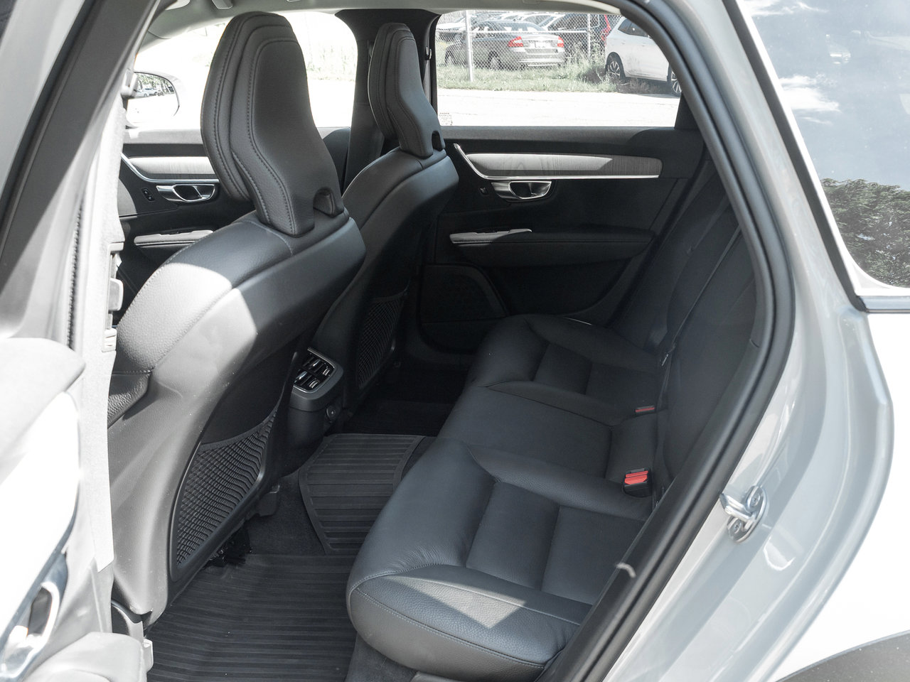 2025 Volvo V90 Cross Country B6 AWD PLUS  19 ALLOY WHEELS  CPO RATE fr 3.49%*-23