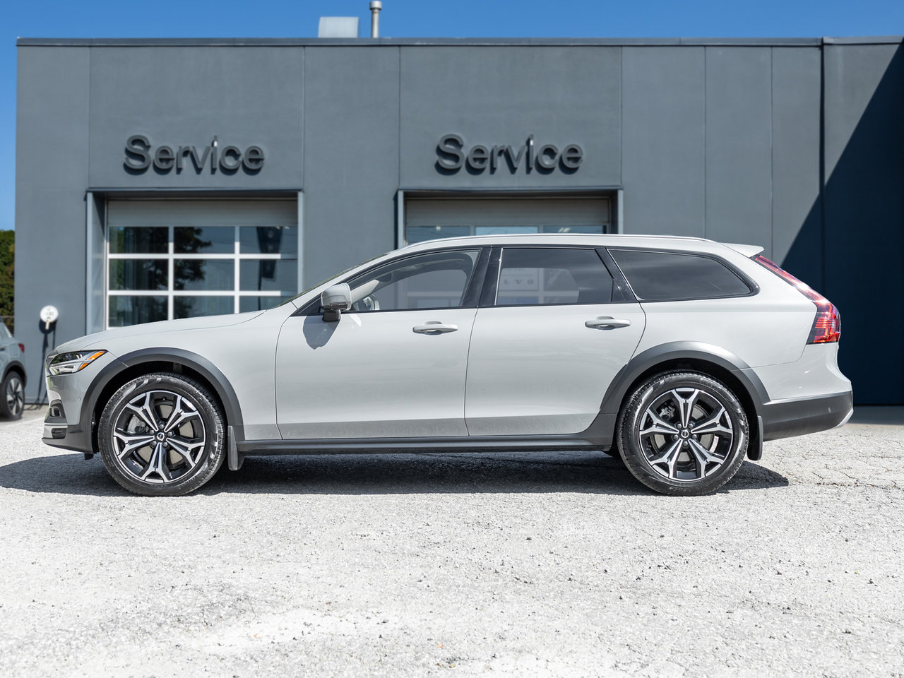 2025 Volvo V90 Cross Country B6 AWD PLUS  19 ALLOY WHEELS  CPO RATE fr 3.49%*-2