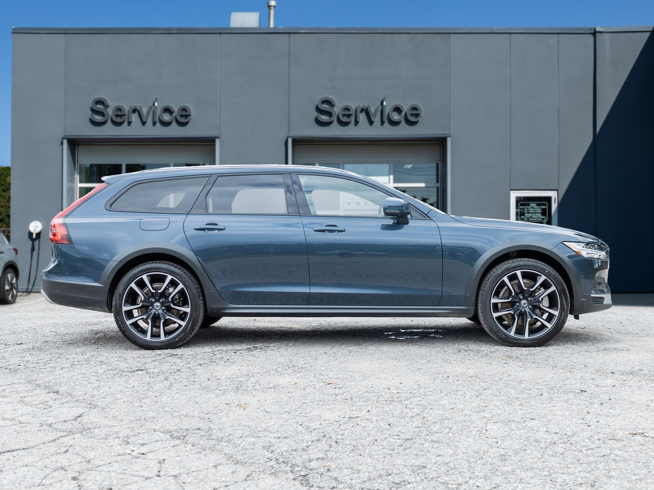 2026 Volvo V90 Cross Country B6 AWD ULTRA  NON DAILY RENTAL  EXEC DEMO  CPO-4