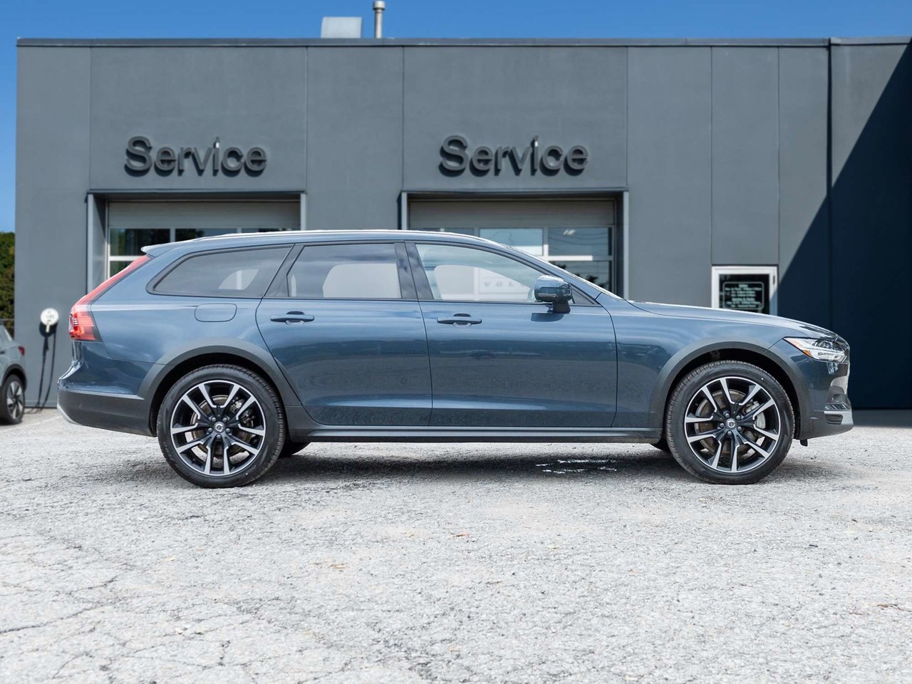 2026 Volvo V90 Cross Country B6 AWD ULTRA  NON DAILY RENTAL  EXEC DEMO  CPO-4