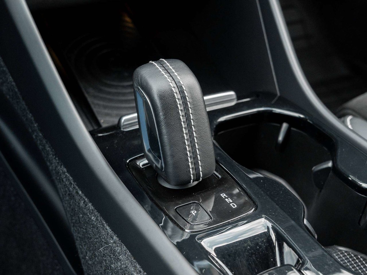 Volvo XC40 R-DESIGN^New Brakes^Navi^Harman Kardon^PilotAssist 2019-15