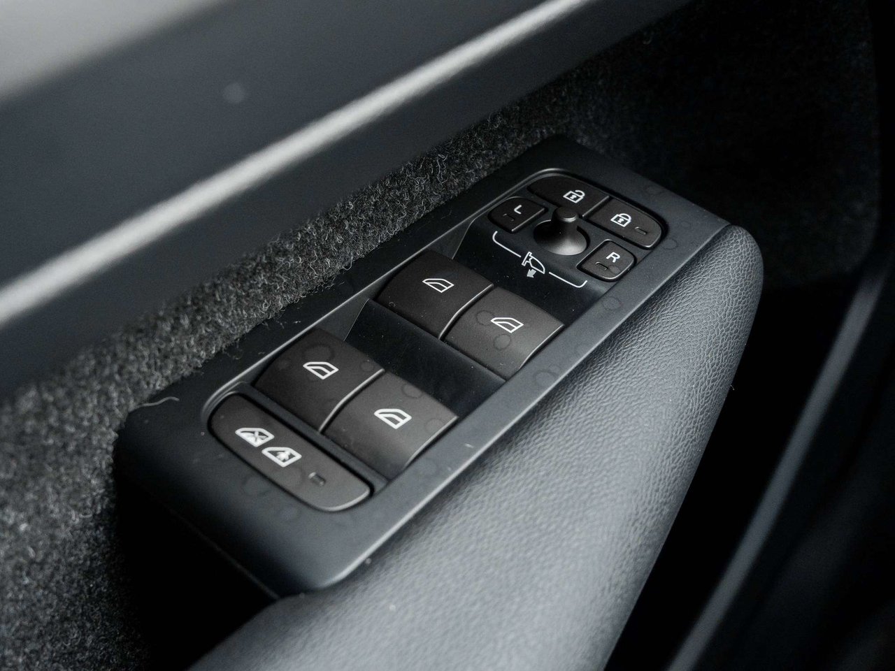 Volvo XC40 R-DESIGN^New Brakes^Navi^Harman Kardon^PilotAssist 2019-12