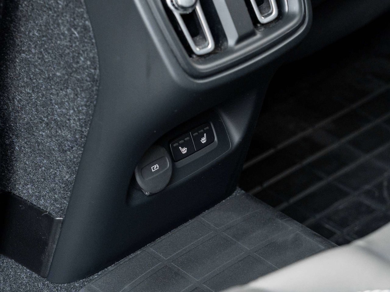 Volvo XC40 R-DESIGN^New Brakes^Navi^Harman Kardon^PilotAssist 2019-23
