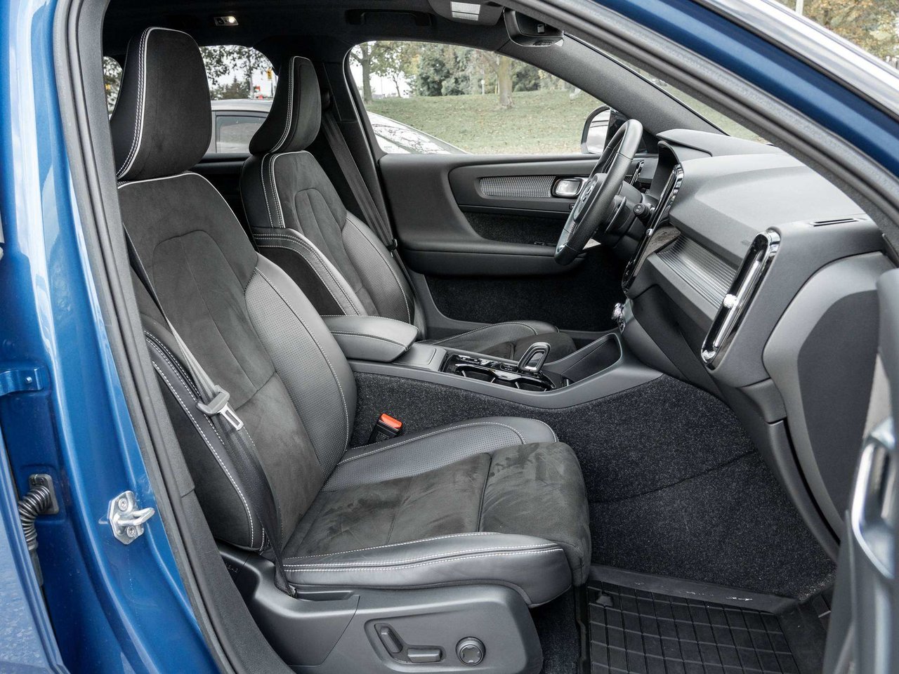 Volvo XC40 R-DESIGN^New Brakes^Navi^Harman Kardon^PilotAssist 2019-21