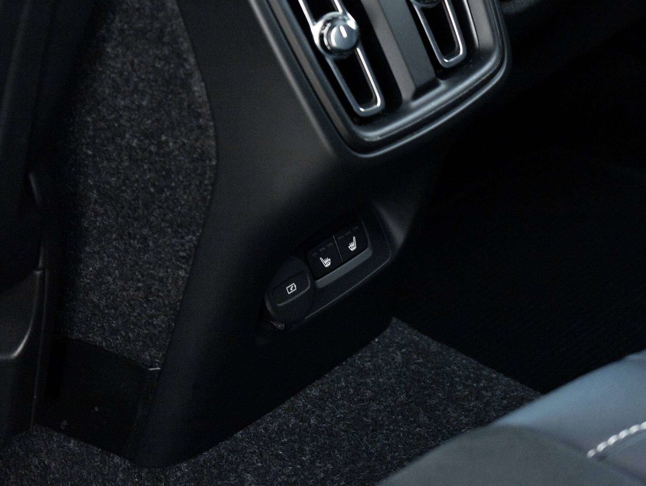 Volvo XC40 R-Design  NEW BRAKES  CPO RATE 2.99%* UP TO 72M 2021-20