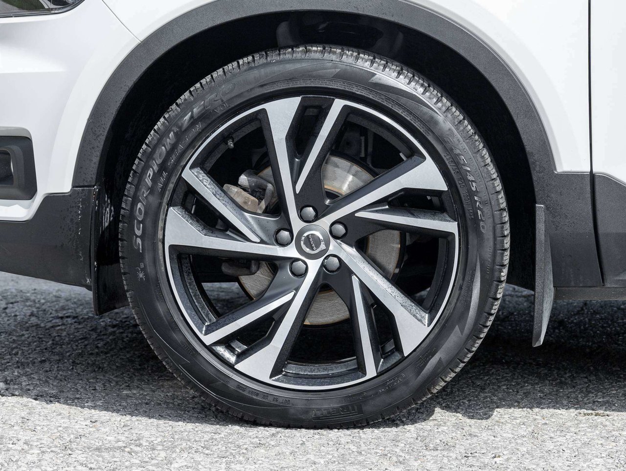 2021 Volvo XC40 R-Design-3
