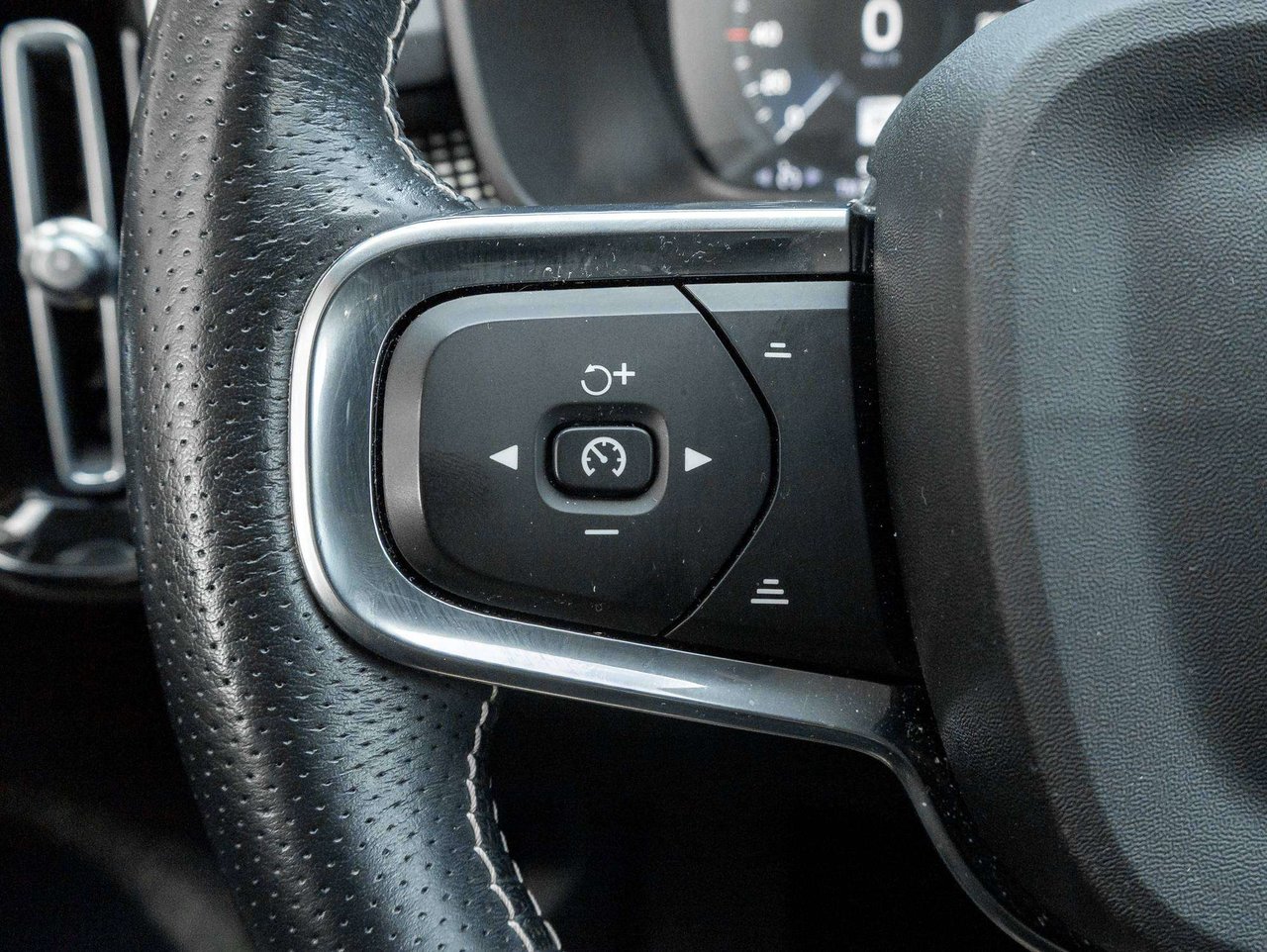 Volvo XC40 R-Design  NEW BRAKES  CPO RATE 2.99%* UP TO 72M 2021-9