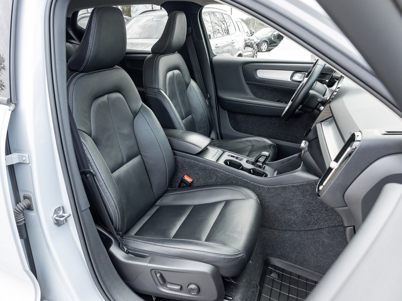 2022 Volvo XC40 T5 AWD  HARMAN KARDON  NAVI  PREMIUM PACK  CPO-22